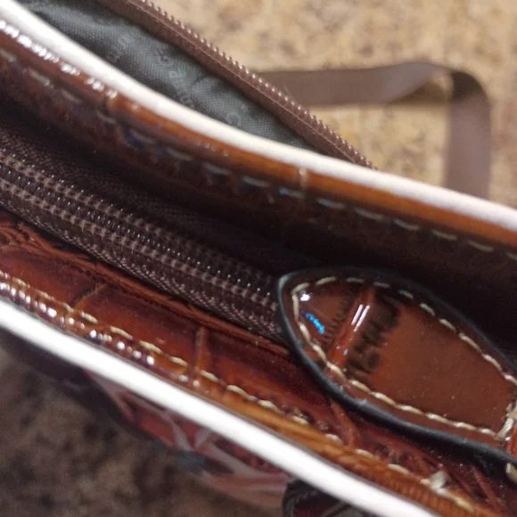 🦄 Nicole Lee Artistic Crossbody Bag with Floral and Butterfly Design - Picture 10 of 10